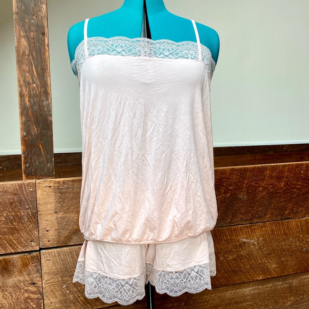 Hanro Noelia Intimate Sleep Shorts and Chemise Set - Picture 2 of 16